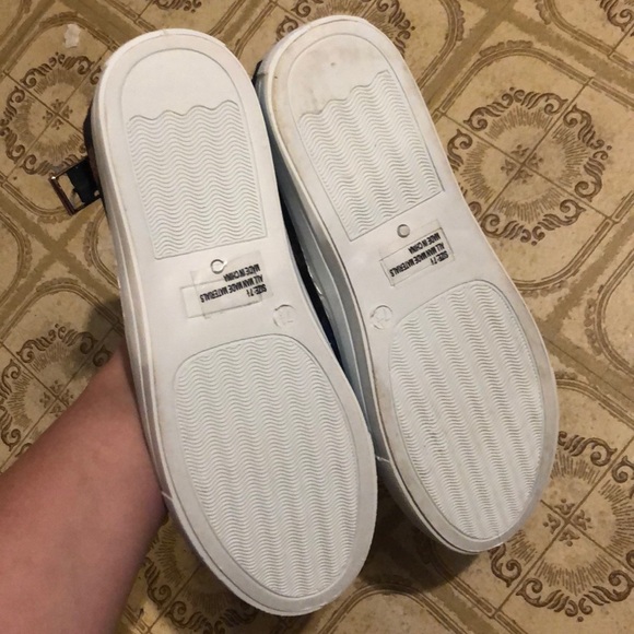 Fun shoes - Picture 3 of 4